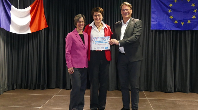 Alexander-von-Humboldt-Schule für Engagement bei französischer Sprachprüfung geehrt